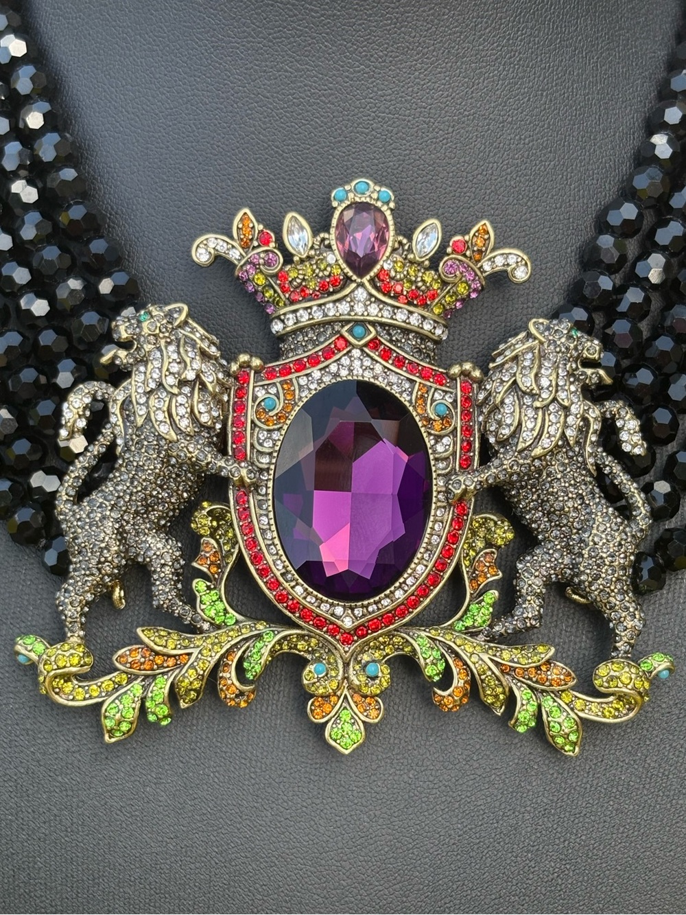 Heidi Daus 'House of Daus' Lion Crest Black Beaded Pendant - Picture 2 of 10